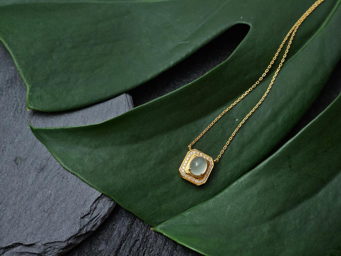 100% Natural Grade A Burma ICY White Jadeite Jade 18K Gold with Diamond setting Pendant necklace