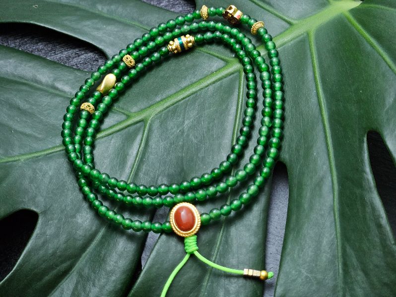 100% Natural Grade A Guatemala Very Rare Green Jadeite Beaded with s925 Silver Gold Plated Necklace or Bracelet.
This listing is for a very rare, green, jadeite beaded bracelet. The bracelet or Necklace is made with 3.5mm beads.
