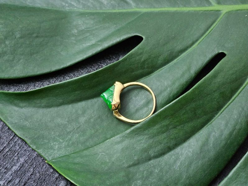 Certified 18K Gold With 100% Grade A Burma Jadeite and Diamonds Ring